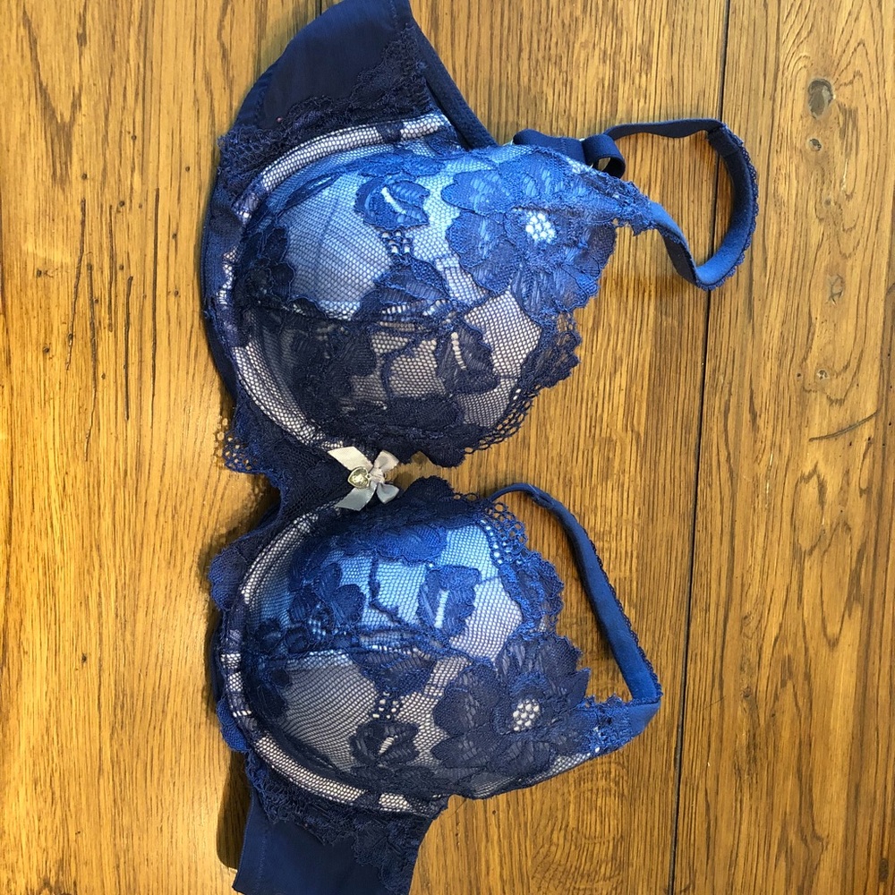 Victoria’s Secret Demi bra, 36C